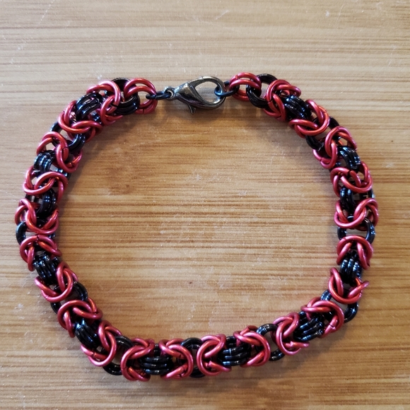 Handmade Chainmail Bracelet Black Red - Picture 1 of 5